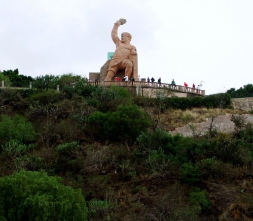 Es un gran monumento en honor de "El Pipila", una figura legendaria y clave en la lucha por la independencia de México.