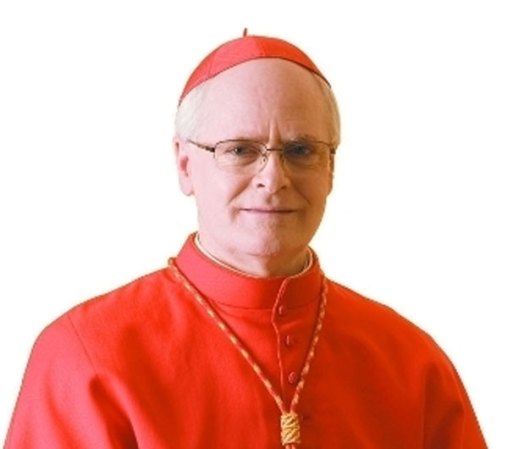 Es considerado por muchos como un "conservador extremista", pues entre otras cosas, ha criticado a la iglesia evangélica y a los sacerdotes carismáticos, diciendo: "la iglesia no es un espectáculo".