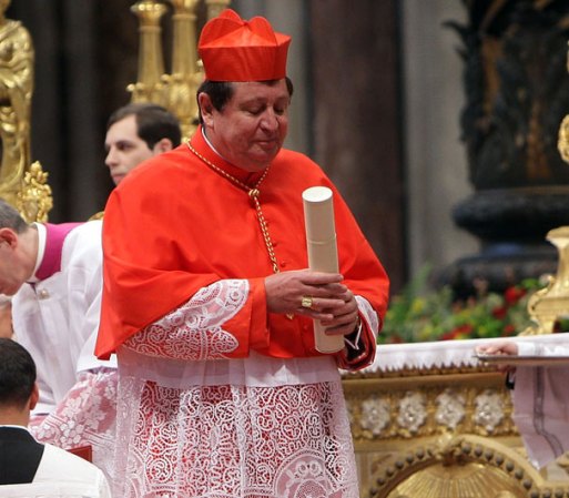 Este cardenal ha tenido momentos polémicos diciendo que se necesita un Papa latinoamericano, pues esta región tiene el 41 % de los católicos del mundo, también ha declarado: “la base de la Iglesia se trasladó a América Latina, Asia y África, mientras que en Europa sólo quedaron los monumentos históricos”.