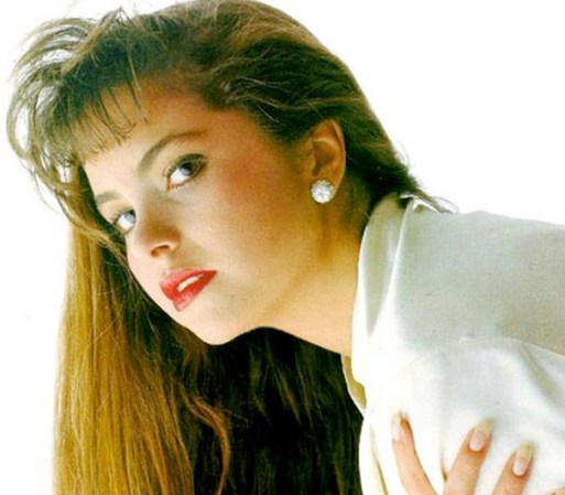 En 1988 sale "Lucerito", producción del cual se desprendieron sencillos como "Millones mejor que tu", "No me hablen de él", "Tu amiga fiel" y "Vete con ella".