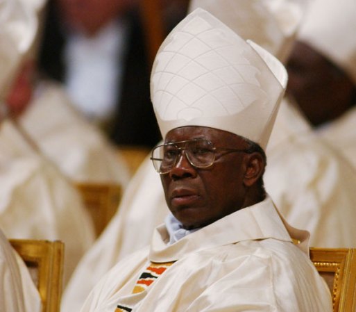 El Cardenal Francis Arinze tiene 80 años de edad y es originario de Nigeria.