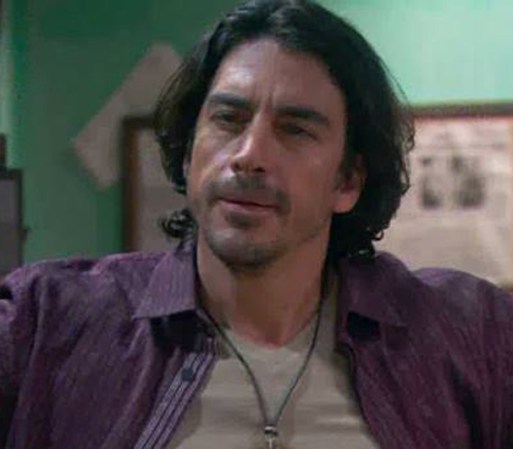 Ricardo Chávez da vida a Gabriel Rodríguez, hombre atractivo y romántico. Encargado de “Taco Bar”, inmigrante trabajador y buena gente. Enamorado perdidamente de “la Carrasco” y hace hasta lo imposible por agradarle.