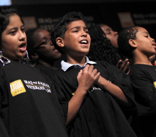 El coro PS22, escogido personalmente por el presidente Obama, interpretará una serie de canciones populares.