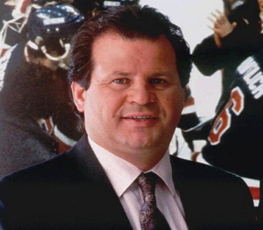 Mike Eruzione, ex-capitán del equipo estadounidense de hockey sobre hielo, “Miracle on Ice”, dijo que Mitt era un brillante líder, comprometido con los más altos ideales. Mencionó, que al igual que el liderazgo demostrado por Mitt hace 10 años en las Olimpiadas de invierno en el estado de Utah, los Estados Unidos necesitan desesperadamente su liderazgo en estos momentos.