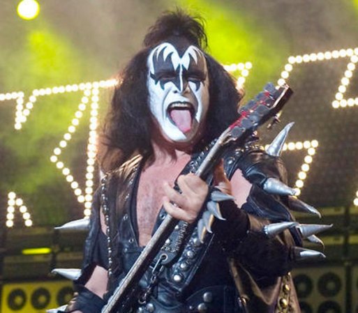 “Mitt Romney tiene una gran oportunidad y tiene la experiencia. Ha liderado empresas exitosas, sabe cómo hacer dinero y es el que puede hacer el trabajo” ~Gene Simmons (vocalista de Kiss)