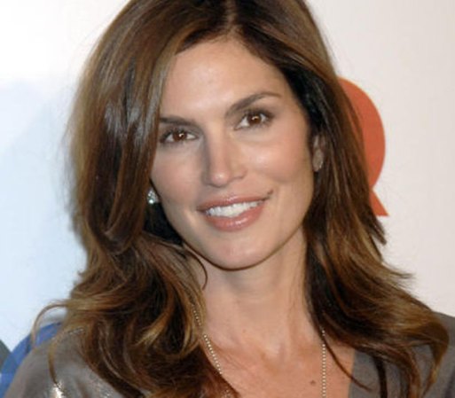 La súper modelo Cindy Crawford, apoyó a Romney en su teletón que generó 10.25 millones de dólares.