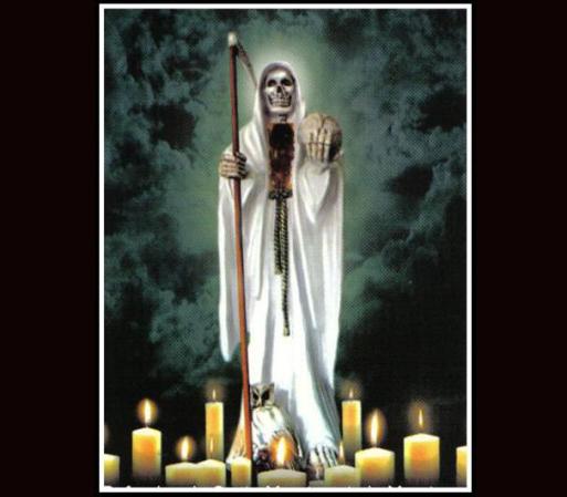 Quienes le rezan de muchas formas, pero esta una muy peculiar como si fueran su voz: "Soy aquella de la que todos hablan y nadie comoce.<br />Y porque no conocen calumnian, mientras aquellos que me conocen, no callan y me defienden. Todos tratan de evitar conocerme, pero todos acaban recibiendo mi visita, y cuando por fin me encuentran, descansan, pero yo nunca descanso".<br />Atte, Santísima Muerte.