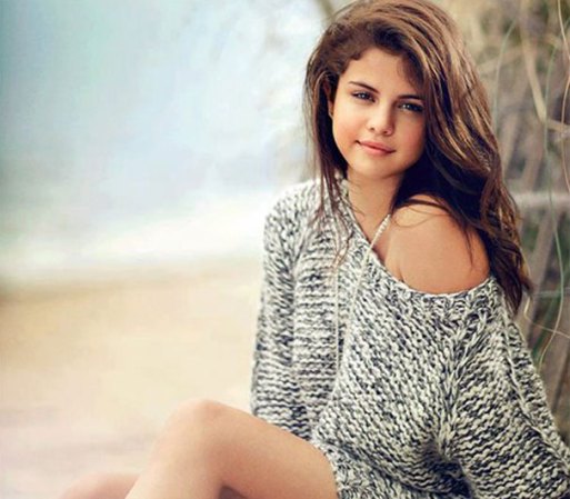 Selena tiene su propia línea de ropa llamada "Dream Out Loud by Selena Gomez".