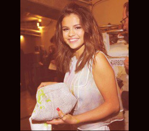 Una vez que Selena decidió que la actuación era su vocación, audicionó junto a Demi Lovato por un papel en Barney. En poco tiempo, Gomez se mudó a Los Ángeles para convertirse en una "sensación de Disney". Del 2007 a 2012 interpretó el papel protagonista de la serie original de Disney Channel ganadora del Emmy: "Wizards of Waverly Place".