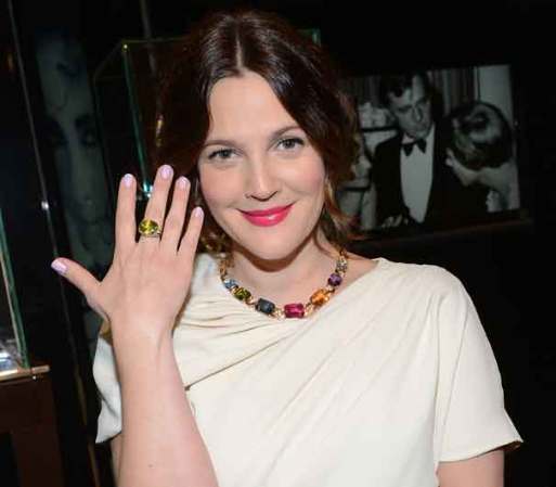 La actriz tuvo el privilegio de lucir joyas de Bvlgari, prestadas para la ocasión.