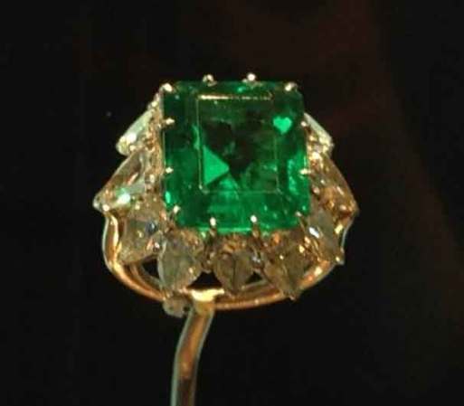 En estas piezas reinan las esmeraldas, los diamantes y el oro blanco.