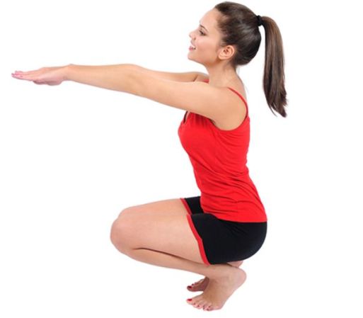 Sentadillas: Ejercitarás de manera completa los muslos y los glúteos, por lo que tendrás mejor empuje en la cadera, más resistencia e, incluso, adquirirás fuerza para practicar nuevas posiciones.
