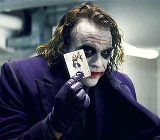 Heath Ledger recibió un Oscar póstumo (tras haber muerto por una sobredosis de fármacos) a Mejor Actor por su aclamada performance en la película The Dark Knight (2008), en la que interpretó al Guasón.