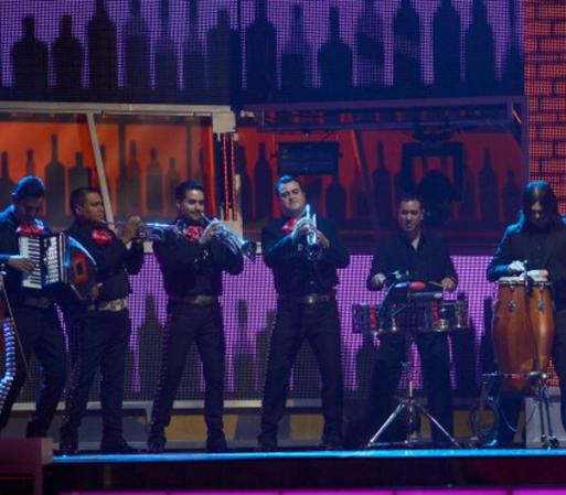 La banda de Pedro Fernandez colmó de melodías el Mandalay Bay. La gente los siguió de pie.