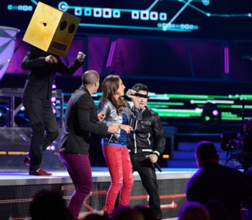 Uno de los mejores números musicales de la noche: Skyblu, Bebeto y America Sierra sobre el escenario.