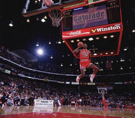 Michael Jordan. La ex estrella de la NBA acostumbraba llevar bajo su uniforme de los Bulls de Chicago, los shorts que utilizaba durante su época de estudiante en la Universidad de Carolina del Norte.