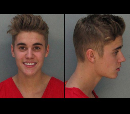 El 23 de enero del 2014, Justin Bieber fue arrestado como sospechoso de conducir bajo la influencia del alcohol y narcóticos, resistir arresto, y conducir con una licencia vencida.