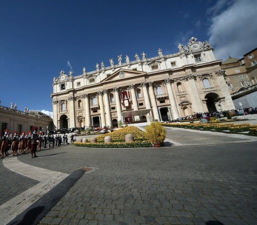 En El Vaticano el día lució brillante y soleado.
