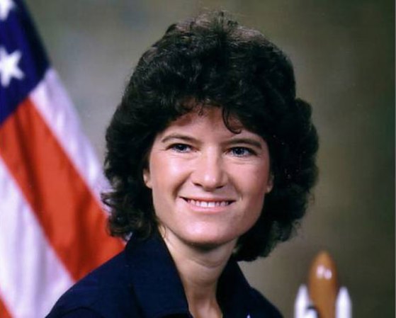 23 DE JULIO, 2012: Sally Ride, la primera mujer estadounidense que voló en el espacio, fallece de un cáncer de páncreas a los 61 años de edad