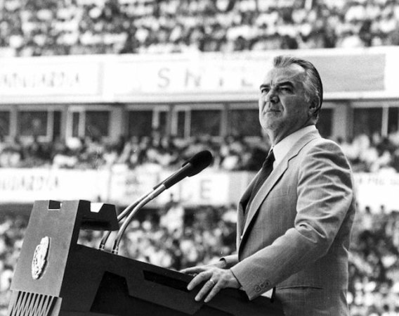 1 DE ABRIL, 2012: Miguel de la Madrid, expresidente de México (1982–1988), fallece a los 77 años aquejado de enfisema pulmonar.