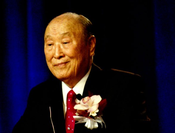 3 DE SEPTIEMBRE, 2012: Muere el surcoreano Sun Myung Moon a los 92 años de edad. El fundador de la Unification Church y del periódico "The Washington Times" padecía de neumonía.