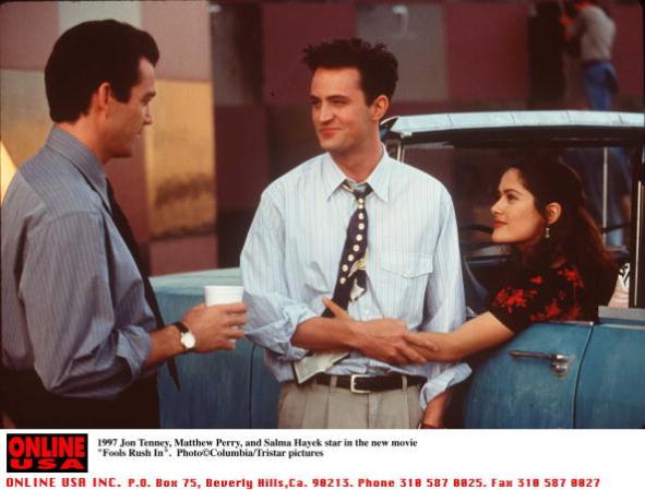 Junto a Matthew Perry en el filme "Fools Rush", de 1997.