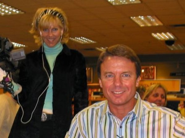 El ex senador y ex candidato presidencial John Edwards mantuvo un romance con Rielle Hunter (en la foto) mientras estaba casado con su mujer, que se recuperaba de un cáncer. Hunter dijo que un hijo que tuvo era de Edwards, algo que él ha negado. (2008)