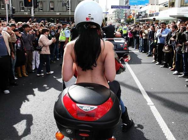 La foto es una muestra del Festival Erótico de Auckland, Nueva Zelanda.