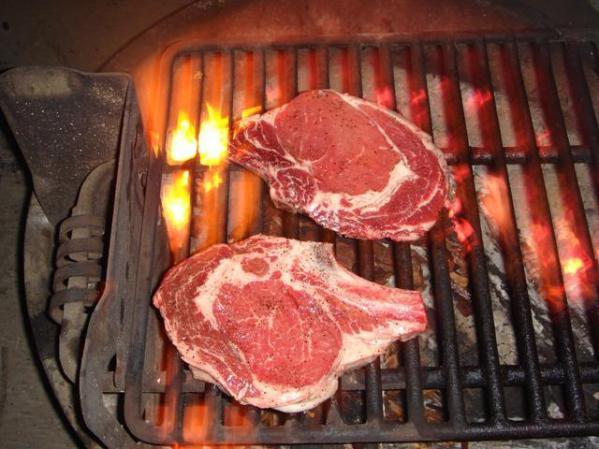 Se queman más calorías en la digestión de proteínas que en la de carbohidratos. Es por eso que las dietas de bajos carbohidratos parecen funcionar. Sin embargo no se puede sobrevivir sólo de proteínas.