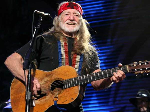 Al músico "country" Willy Nelson le pillaron con marihuana para fumar en el 2006.