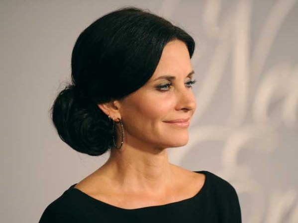 Courtney Cox, ex "Friends", a unos días de cumplir sus 50 años, luce distinguida y actual a pesar de los años. Cox nació el 15 de junio de 1964.