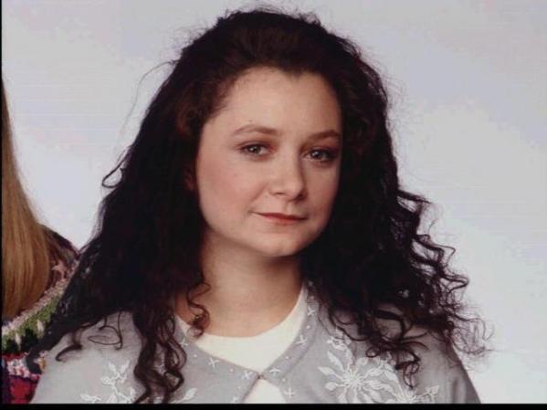 Sara Gilbert actriz conocida por su papel en la serie "Roseanne".
