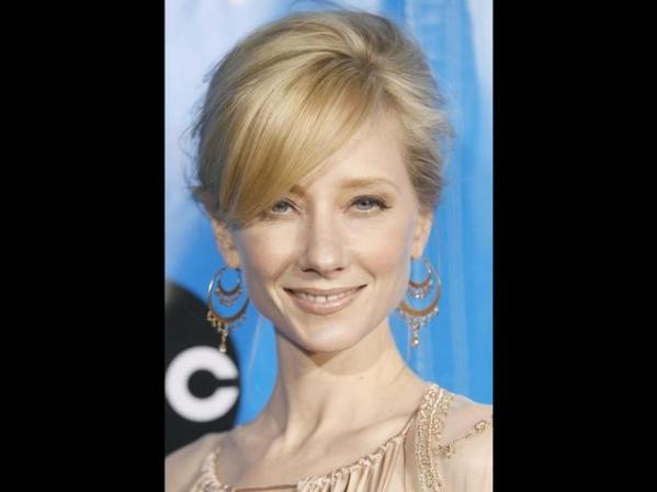 Anne Heche, la actriz de "Spread" junto con Ashton Kutcher, ha tenido novios. Sin embargo mantuvo una relación con Ellen DeGeneres de 1997 al 2000. Después volvió a tener relaciones sentimentales con homnbres.