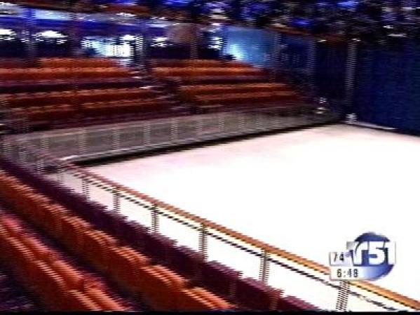 También alberga una pista de patinaje sobre hielo, de buen tamaño.