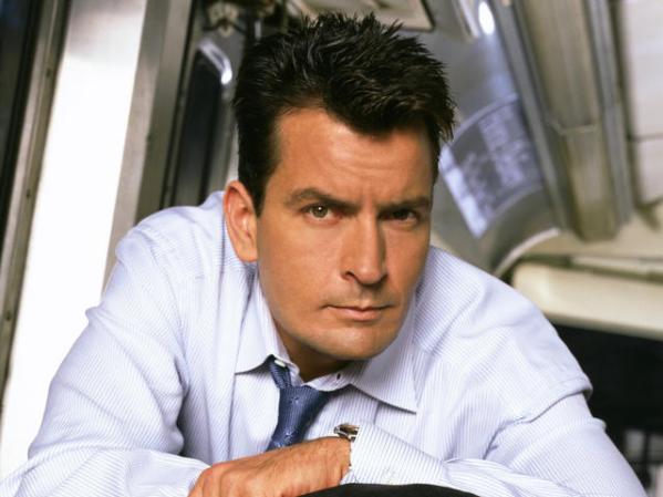 FEBRERO 19, 2013 - Entre los más exitosos seductores con las mujeres hay actores, deportistas, bailarines y cantantes.. A Charlie Sheen se le atribuyen 5,000 fugaces romances, según un listado publicado por Maxim. Sus numerosas infidelidades le han costado unos cuantos divorcios.