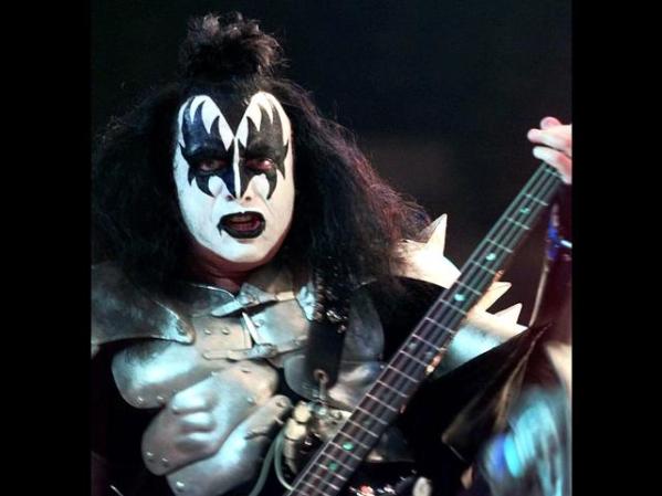 La cara más conocida de la veterana banda Kiss es otro gran seductor: 4,600 conquistas, según la revista, Maxim.