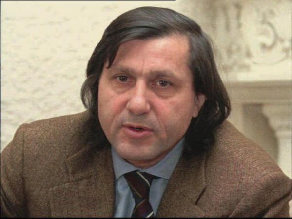 Este ex tenista rumano, Ilie Nastase, se mantuvo muy activo entre campeonato y campeonato: 2,500 "victorias".