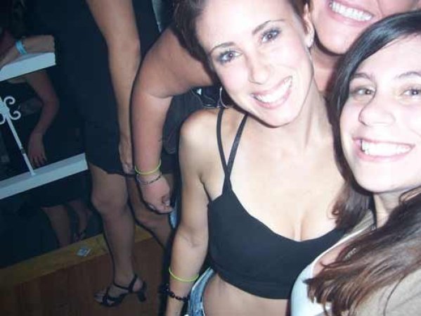 Fotos tomadas de la página que Casey Anthony mantenía en photobucket.com antes de ser juzgada y exonerada por la muerte de su hija Caley Anthony y que fueron consideradas como posible evidencia por la fiscalía.