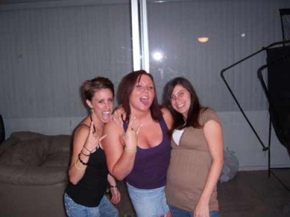 Fotos tomadas de la página que Casey Anthony mantenía en photobucket.com antes de ser juzgada y exonerada por la muerte de su hija Caley Anthony y que fueron consideradas como posible evidencia por la fiscalía.