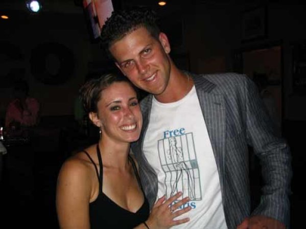 Fotos tomadas de la página que Casey Anthony mantenía en photobucket.com antes de ser juzgada y exonerada por la muerte de su hija Caley Anthony y que fueron consideradas como posible evidencia por la fiscalía.