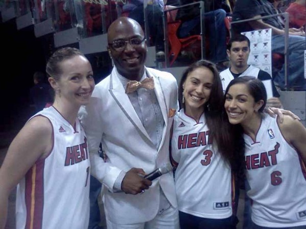 En una colaboración entre arte y deporte, el Miami Heat apoyó al Miami City Ballet con una sesión de fotos para colección que incluyó a los astros Dwyane Wade y Lebron James junto a las bailarinas Jeannete y Patricia Delgado.