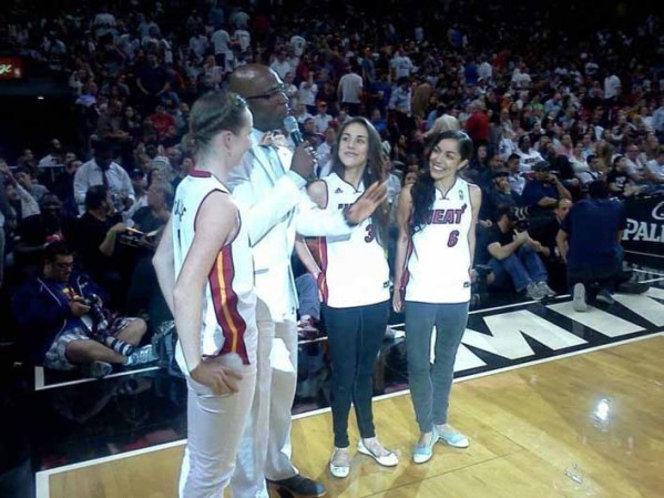 En una colaboración entre arte y deporte, el Miami Heat apoyó al Miami City Ballet con una sesión de fotos para colección que incluyó a los astros Dwyane Wade y Lebron James junto a las bailarinas Jeannete y Patricia Delgado.