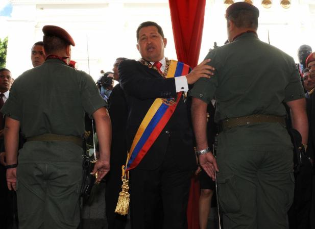 Además otro cable expresa que la inteligencia cubana colaboraron con el presidente Hugo Chávez y que están entrenando a venezolanos tanto en la isla caribeña como en Venezuela para proporcionarles "adoctrinamiento político y operativo".