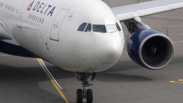 Aerolínea americana implementa mensajería móvil de texto gratuita a bordo Aerolínea americana implementa mensajería móvil de texto gratuita a bordo