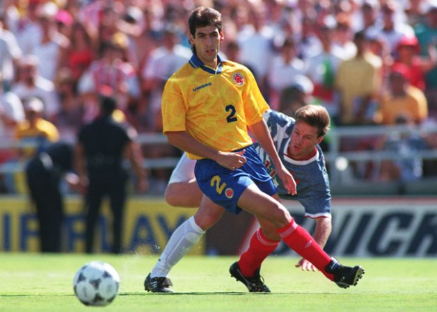 El jugador colombiano de fútbol Andrés Escobar fue asesinado el 2 de julio de 1994 en Medellín poco después de regresar a su país tras participar en la Copa Mundial de la FIFA en Estados Unidos, donde metió un auto gol en su misma portería, costándole el avance a la siguiente ronda a su selección. El guardaespaldas de un capo de la droga confesó el asesinato a balazos del atleta.