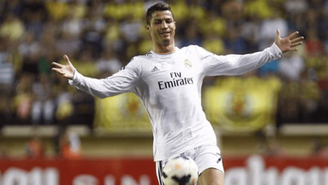 Un Ronaldo de 15 metros en calzoncillos
