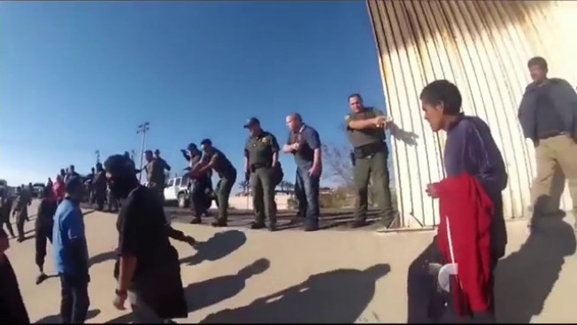 Extraño cruce masivo de inmigrantes