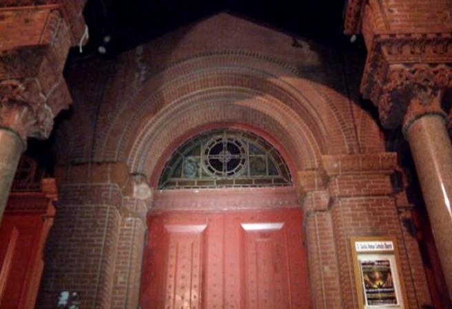 Cientos de personas acudieron al velorio en la iglesia Santa Cecilia en el Spanish Harlem.