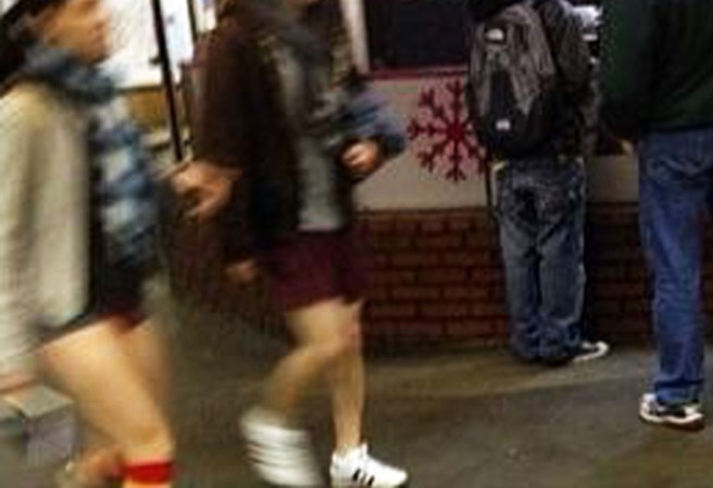 Como es costumbre, cada segundo domingo del año los neoyorquinos se quitaron los pantalones para abordar el subway de la ciudad.