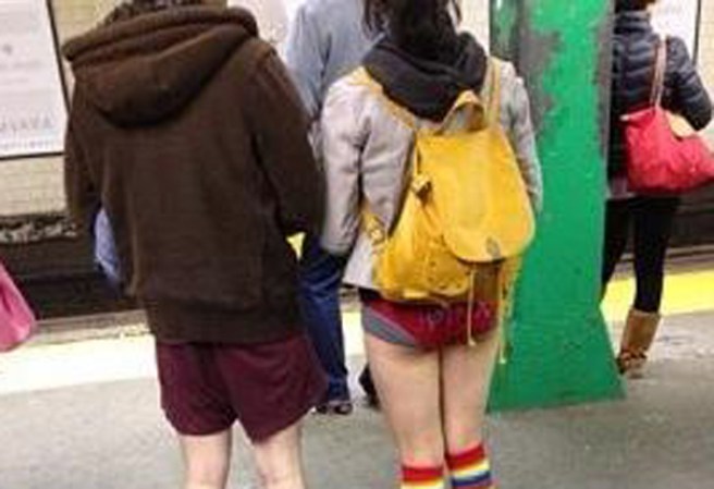 Como es costumbre, cada segundo domingo del año los neoyorquinos se quitaron los pantalones para abordar el subway de la ciudad.